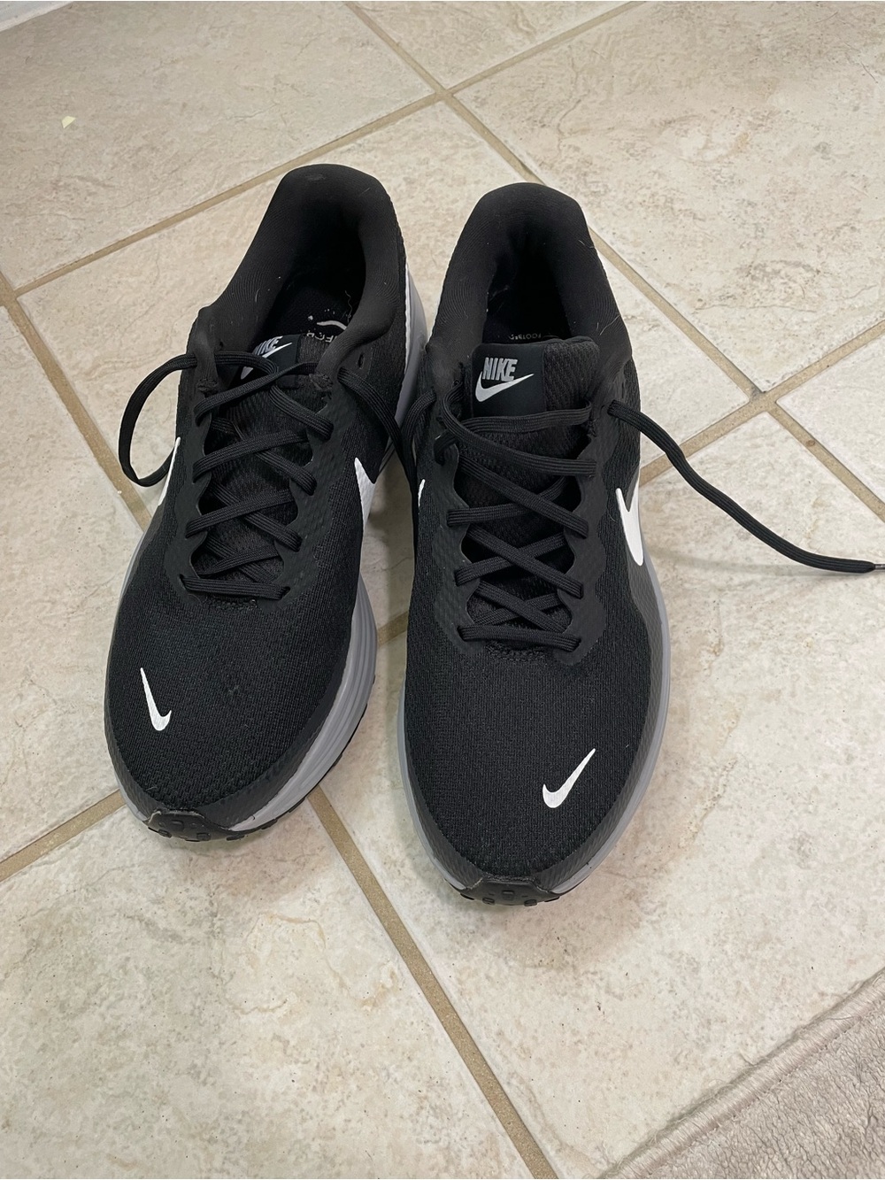 Men’s Nike Revolution 8 Running Shoes, Size 11.5